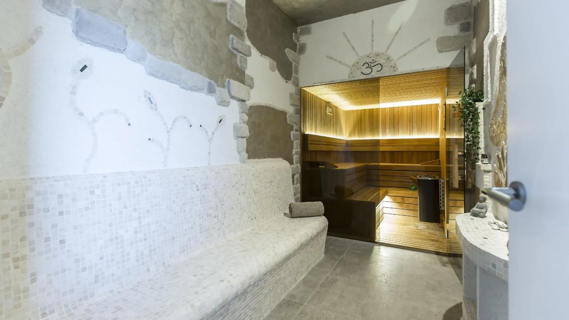 Villa Casta Diva With Sea View And Wellness Koromačno